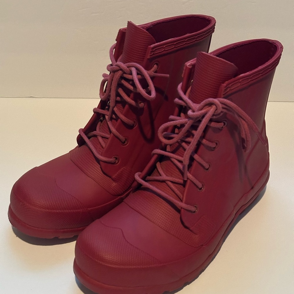 Hunter Original Lace Up Rain Boot Size 8, Good Condition, Red
